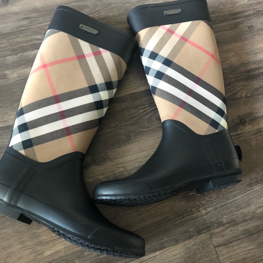 Burberry Black and Tan Winter Rain Boots